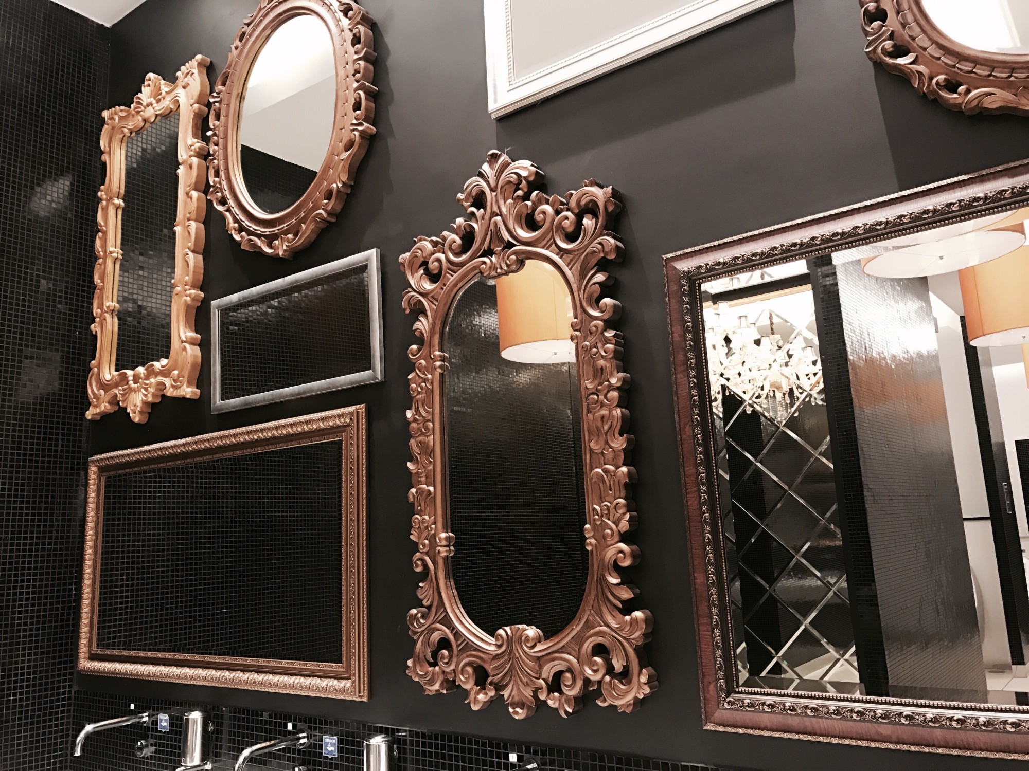 What Are The Best Types Of Mirrors For Your House? - Big Dog Growlers